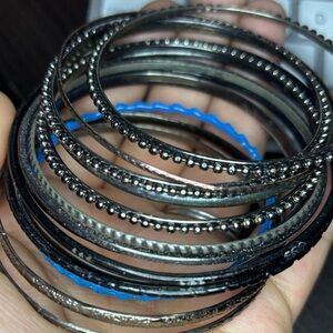 (19) Black bracelets